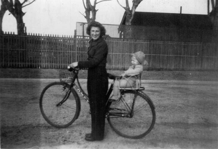 Leni, with baby Bo, on her way to work at Philips Electrical Industries, Adelaide, 1950s. Reproduced courtesy Annette Janic.