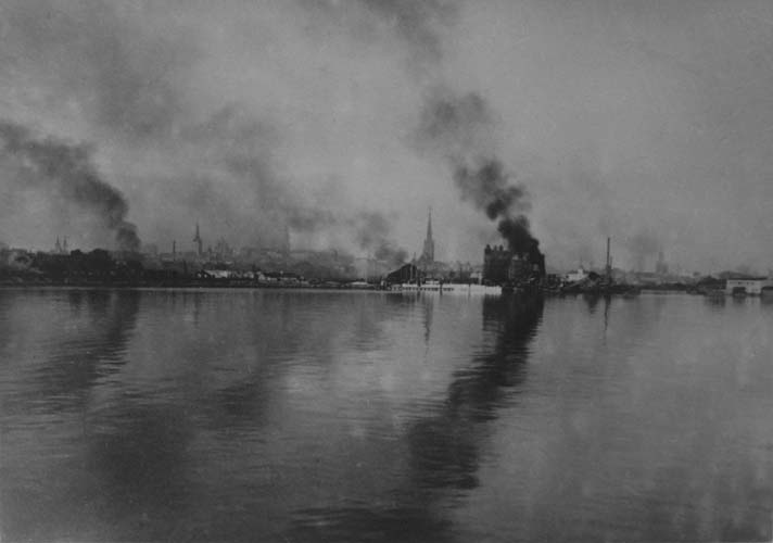 The refugee’s last glimpse of Tallinn in flames, 1944. Reproduced courtesy Estonian Archives in Australia. Reproduced courtesy Maie Barrow.