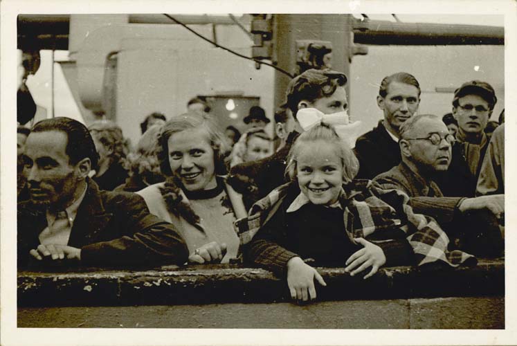 Dagy and Maie Talmet arriving in Adelaide, 1949. Reproduced courtesy Maie Barrow.