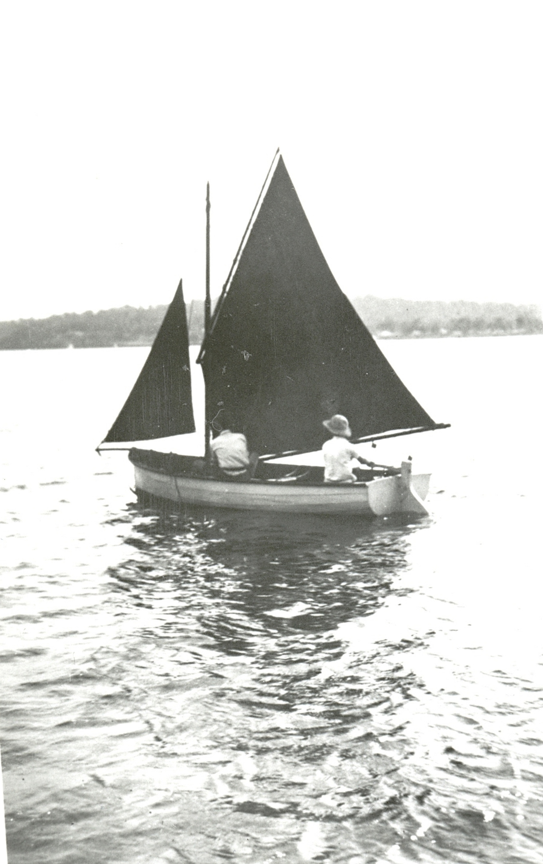Sailboat 'Pip' sailing on lake, Speers Point, 1940, Neville Edwards, skipper, and Warwick Odgers, crew. Photographer unknown – Lake Macquarie Community Heritage Photography collection.