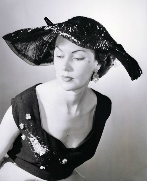 Fashion shoot, 1954. Image: Gervaise Purcell, ANMM Collection ANMS1405[216]