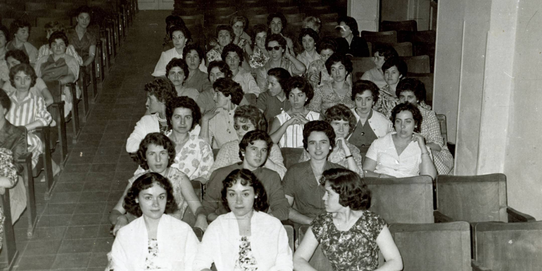 Goy Galdeano (centre, in white striped top) with the first group of female Spanish assisted migrants to Australia, 1960 [reproduced courtesy Melissa Zabalegui]