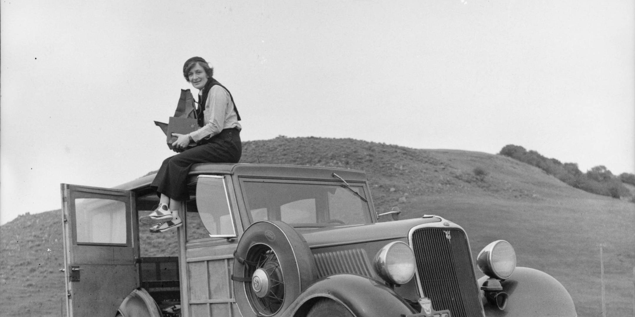 Dorothea Lange at work [Image courtesy Library of Congress LOC 8b27245a]