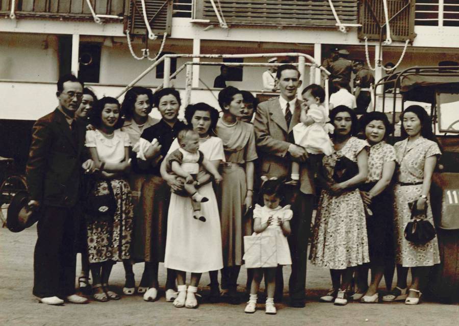 Cherry and Gordon Parker (centre) and their two daughters depart Japan on Taiping, 1952