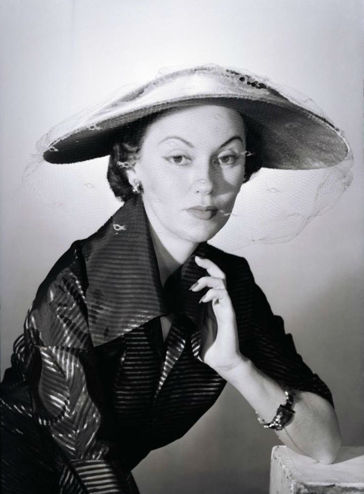 Fashion model, 1954. Image: Gervaise Purcell ANMM Collection ANMS1405214 ©Leigh Purcell