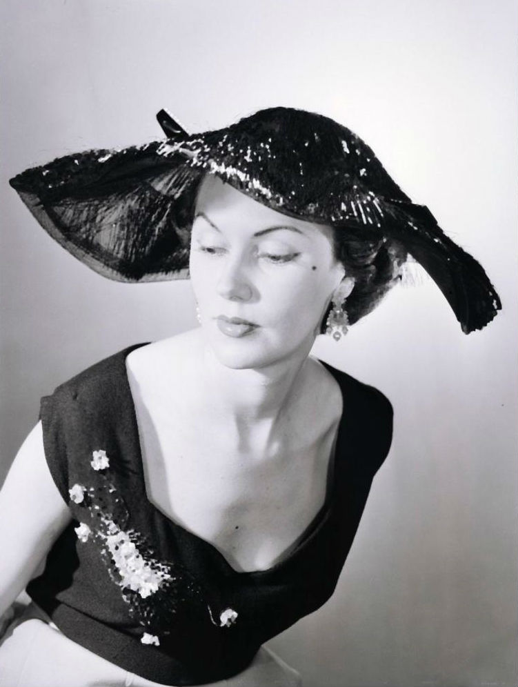 Fashion model, 1954. Image: Gervaise Purcell ANMM Collection ANMS1405216 ©Leigh Purcell