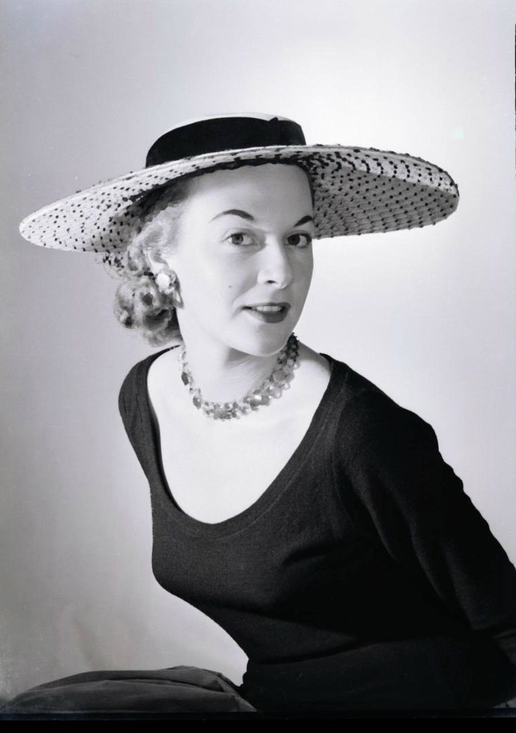 Fashion model, 1954. Image: Gervaise Purcell ANMM Collection ANMS1405218 ©Leigh Purcell