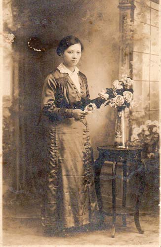 Rose Fok in Hong Kong, c 1903. Reproduced courtesy Paul Kwok.