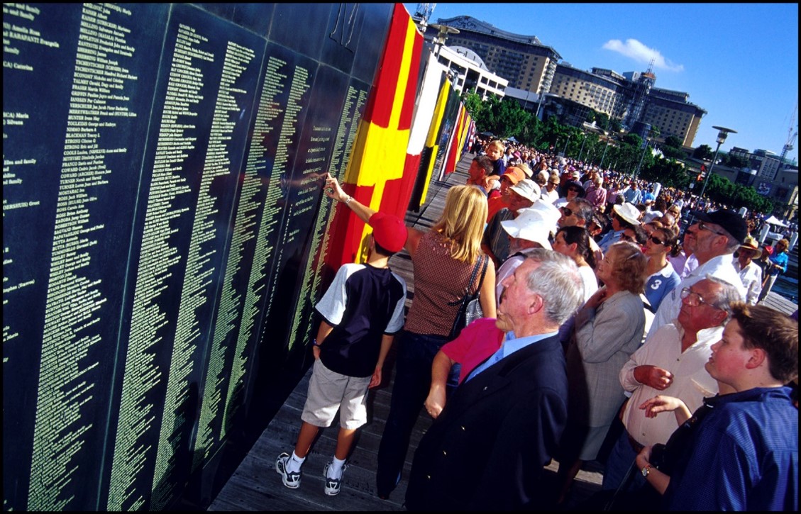 On 24 January 1999, the first 3,000 names were officially unveiled on the museum’s Welcome Wall. Today the Welcome Wall features nearly 30,000 names representing more than 100 countries. 