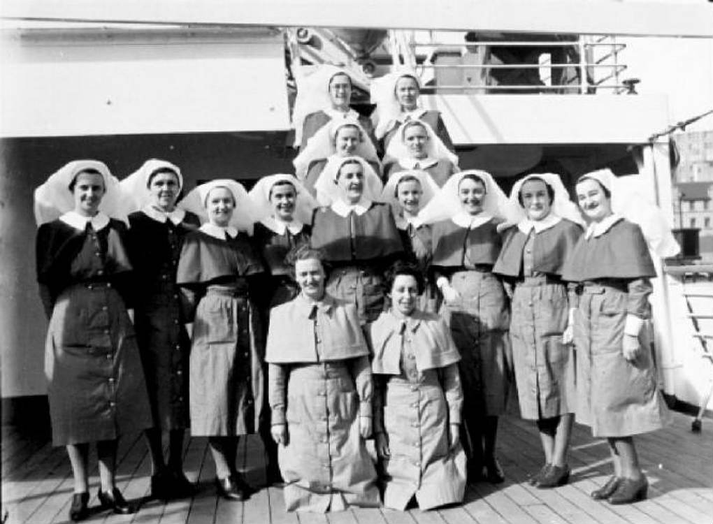 Nurses on board AHS Manunda, late 1940. Photographer: Samuel J Hood Studio, ANMM Collection 00022399