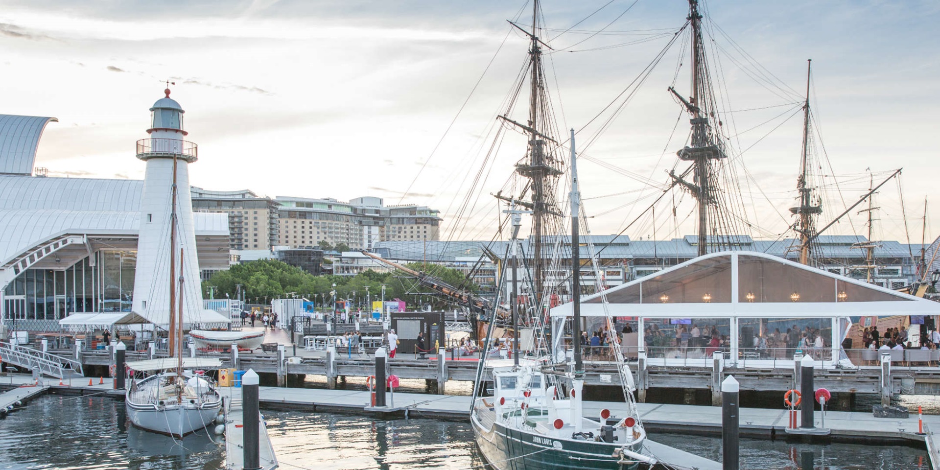 This space located next to HMB Endeavour offers stunning waterfront views overlooking Darling Harbour.