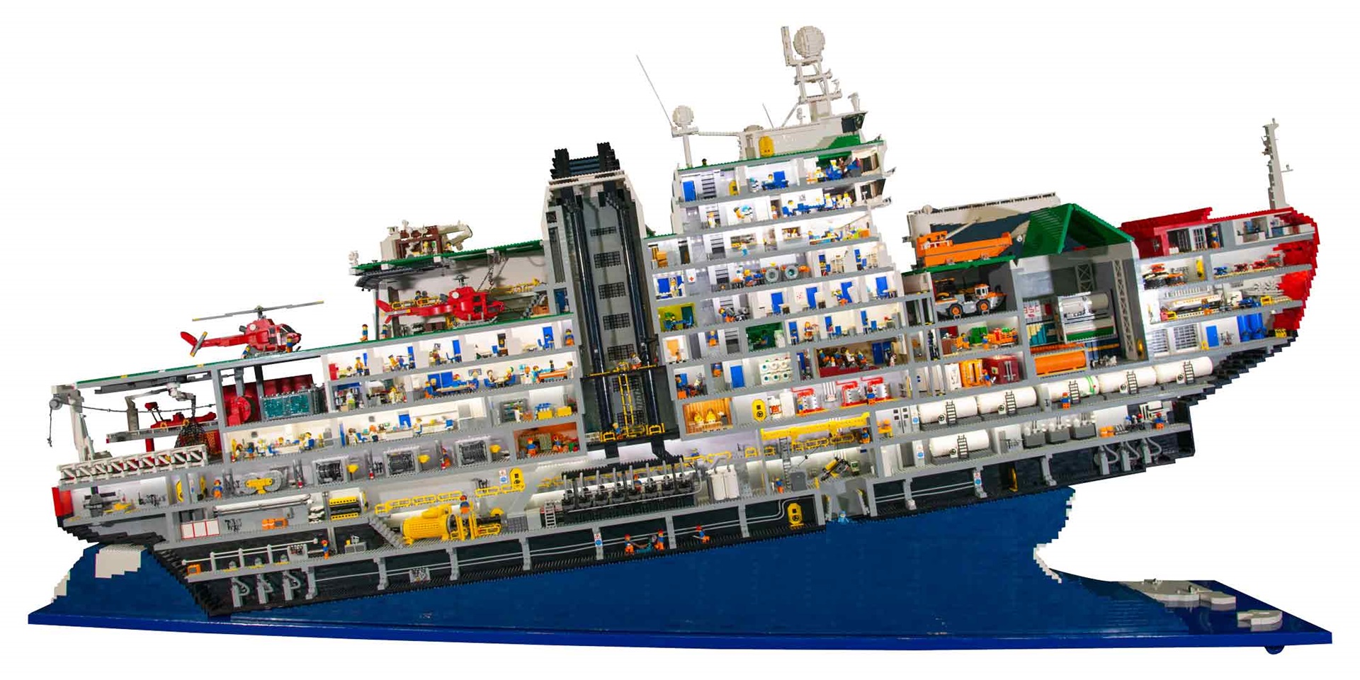 RSV Nuyina LEGO model