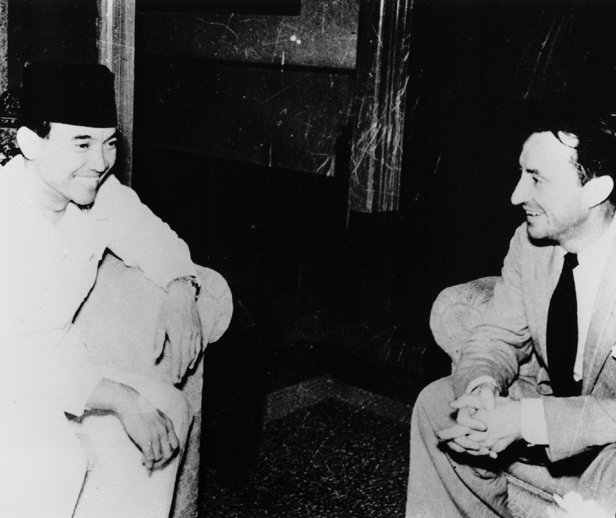 Tom Critchley meets President Sukarno in Yogyakarta, 7 December 1948