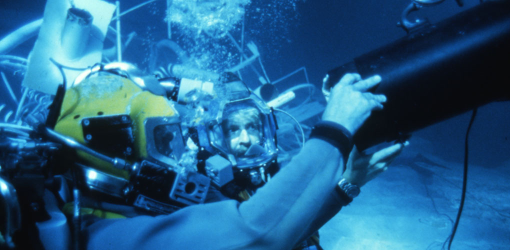 Immerse yourself in the world of James Cameron, where art, science and technology combine